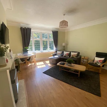 Spacious Guest Flat Near Roundhay Park * Λιντς
