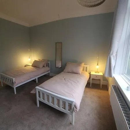 Spacious Guest Flat Near Roundhay Park * Leeds (West Yorkshire)