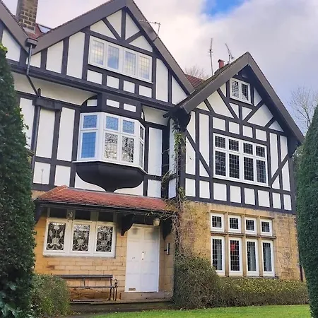 Spacious Guest Flat Near Roundhay Park * לידס