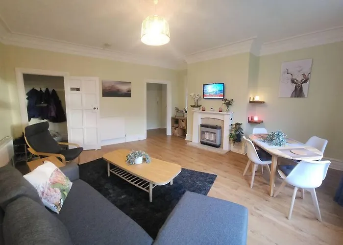 Spacious Guest Flat Near Roundhay Park * ليدز