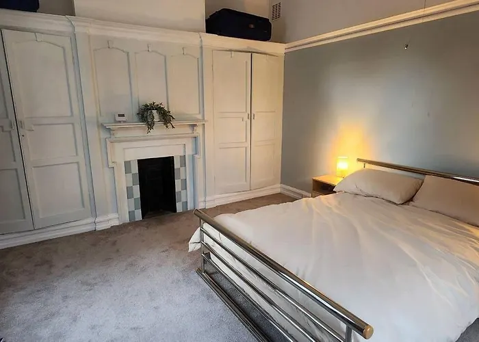 شقة Spacious Guest Flat Near Roundhay Park