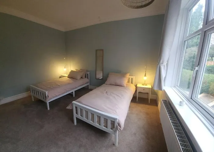 Spacious Guest Flat Near Roundhay Park * ليدز