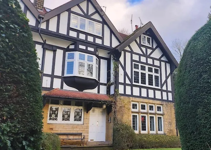 Spacious Guest Flat Near Roundhay Park * Leeds (West Yorkshire)