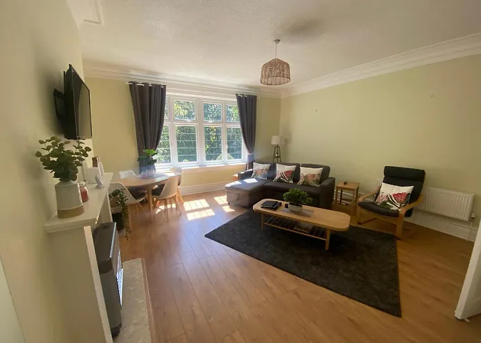 Spacious Guest Flat Near Roundhay Park * Leeds (West Yorkshire)